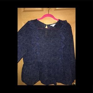H&M blouse with ruffle on sides. Navy blue/white